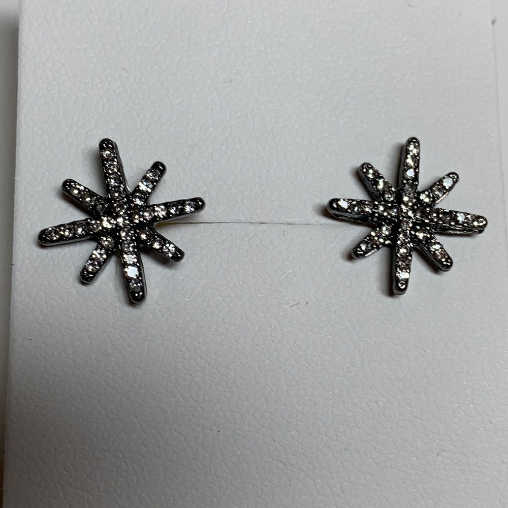 🛍 Sparkly snowflake earrings